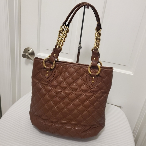 Marc Jacobs Brown Quilted Leather With Goldtone hardware Handbag, Stylish - Picture 6 of 12